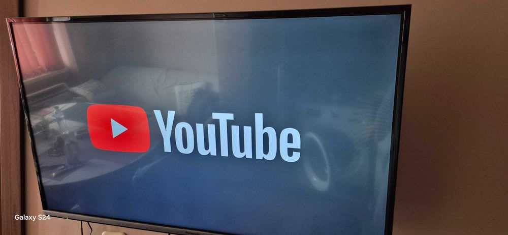 Телевизор Смарт 43 инча Панасоник.