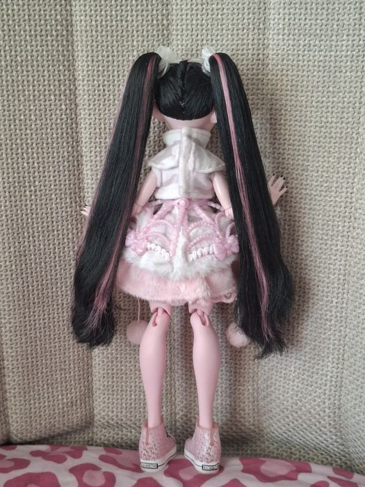 Monster High / монстър хай кукла