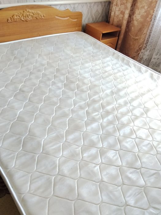 Продам спальный гарнитур.