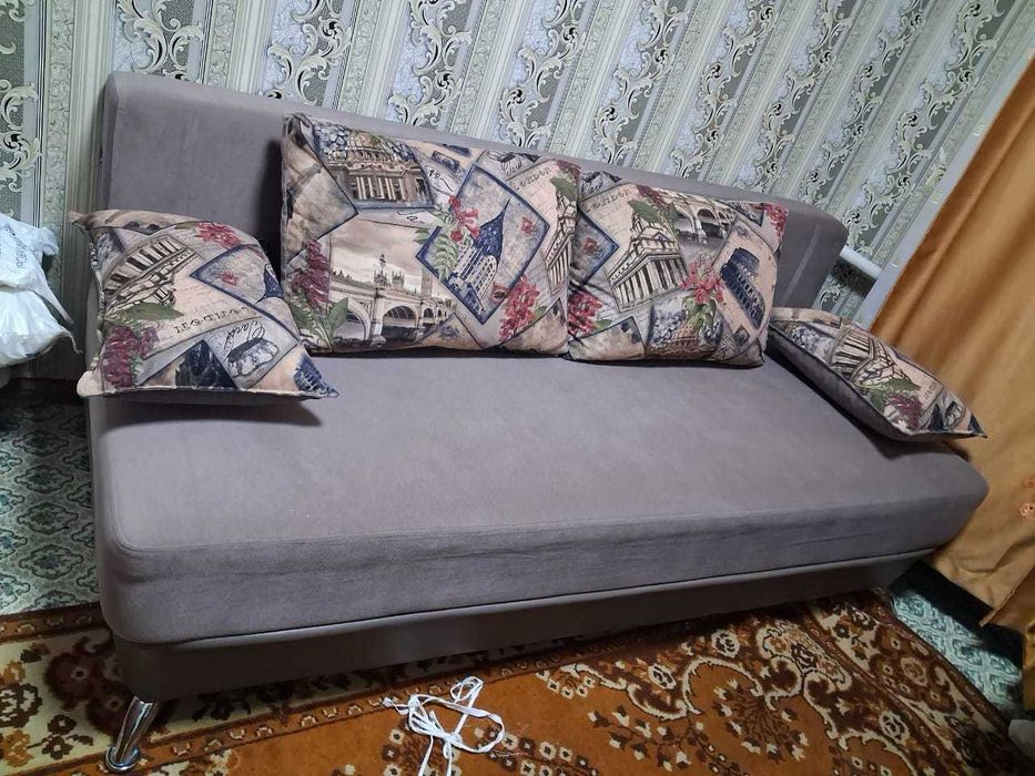 Диван продам срочно
