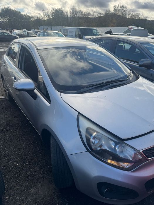 Dezmembez Kia Rio 1.2 benzină cod G4LA cutie 5 trepte