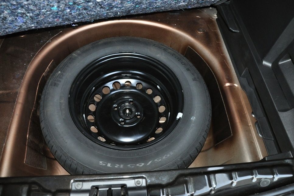 Сетка в багажник универсала. Запаска Лада Веста