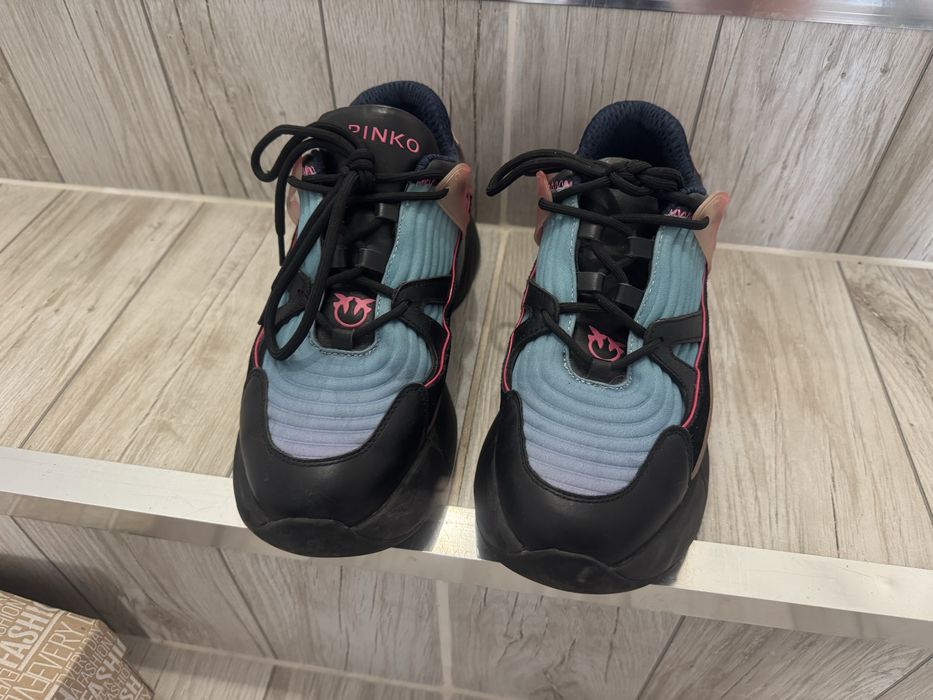 Маратонки Daris 36,37 ,чехли Guess 37,Steve M -37 ,Pinko -36