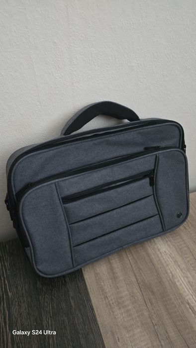 Лаптоп Asus vivobook E1504FA с подарък чанта