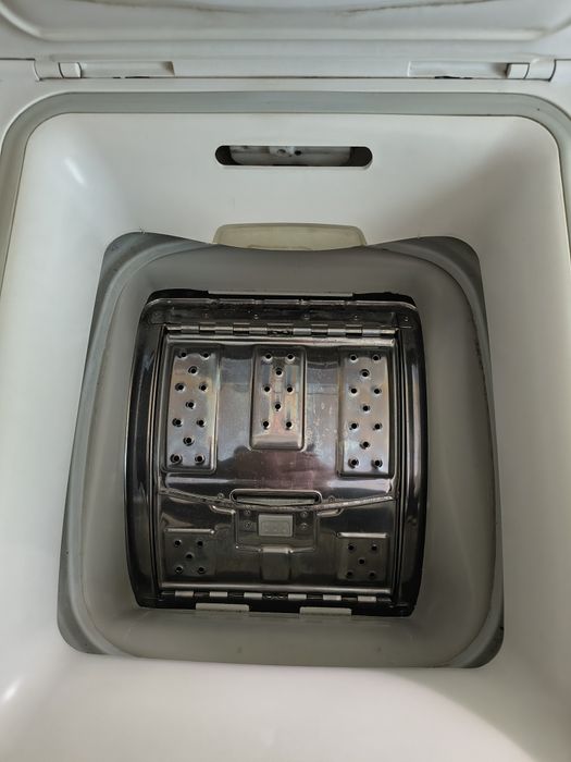 Vând mașină de spălat verticală Whirlpool, 5 kg, stare bună de funcționare, detalii în mesaj