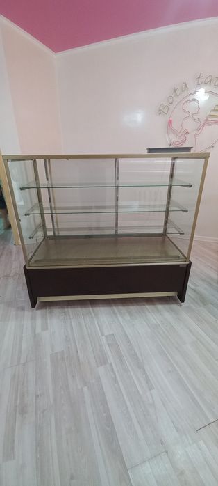 Продам витринный холодильник