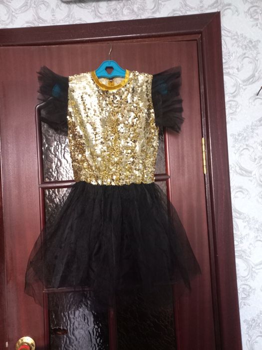 Продам платья на девочку ( от 2 - 5 лет)
