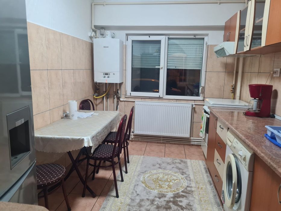 Inchiriez apartament 3 camere