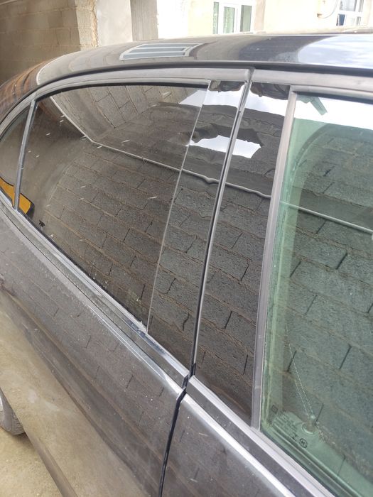 Malibu 1 Glyansivi stoyka