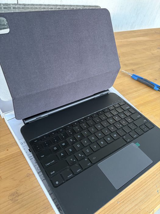 Magic Keyboard iPad Pro 12.9 / iPad Air 13 QWERTZ, Trackpad Precision, Bluetooth, Magnetic