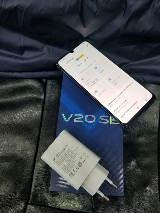 Vivo v20 se 8/128 karopka