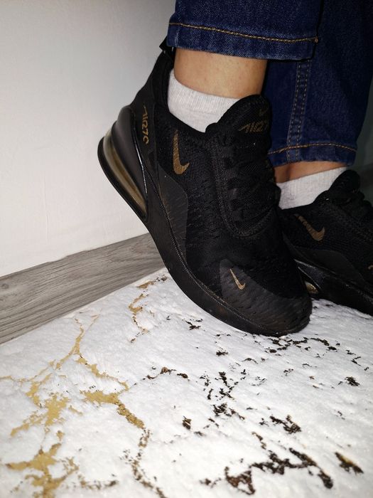 Adidasi Nike Air Max 270