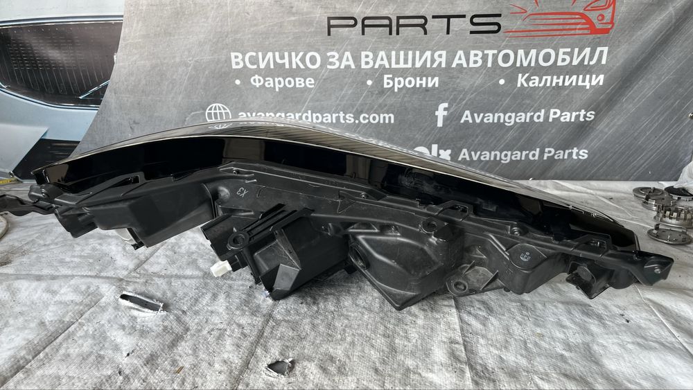 Ляв и десен фар Lexus NX