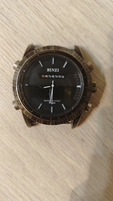 Часы binzi  в хорошем состоянии. На ходу