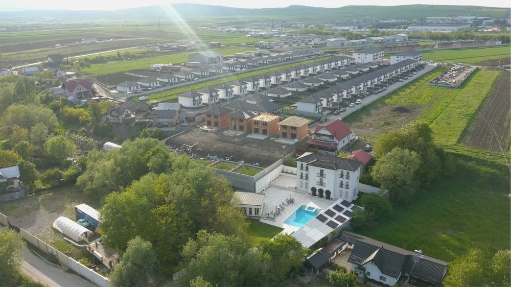 Vand Teren intravilan 10 ari deschidere 50 metri