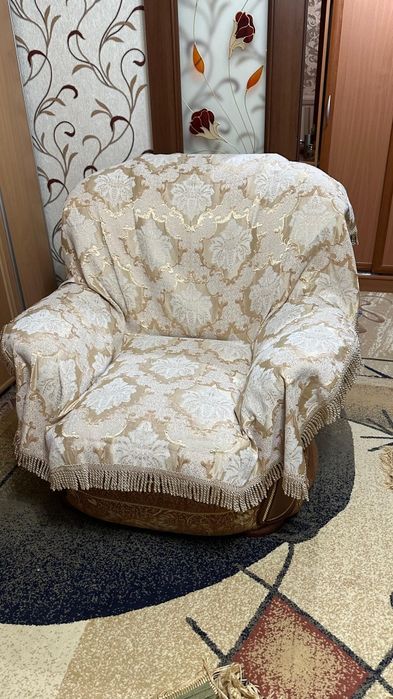 Диван и два кресла