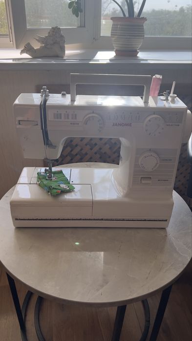 Швейная машинка Janome