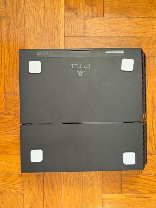 Продам Sony PlayStation 4
