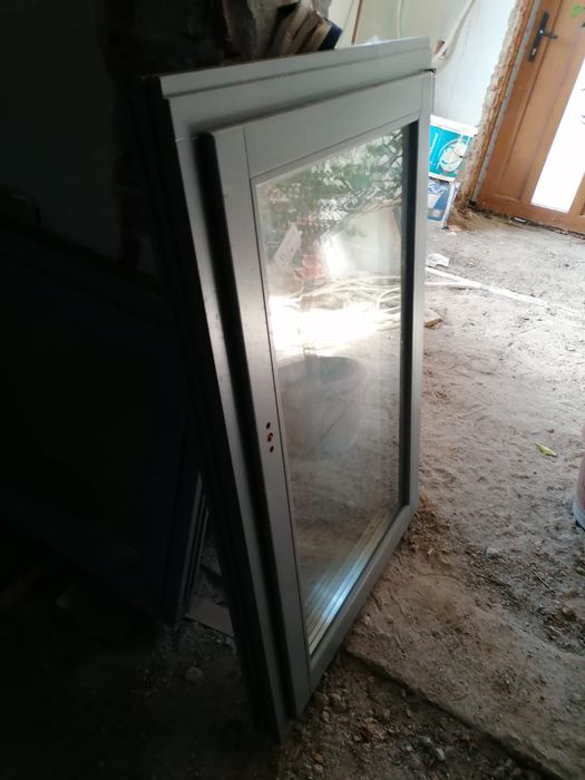 Geamuri din lemn stratificat si sticlă termopan