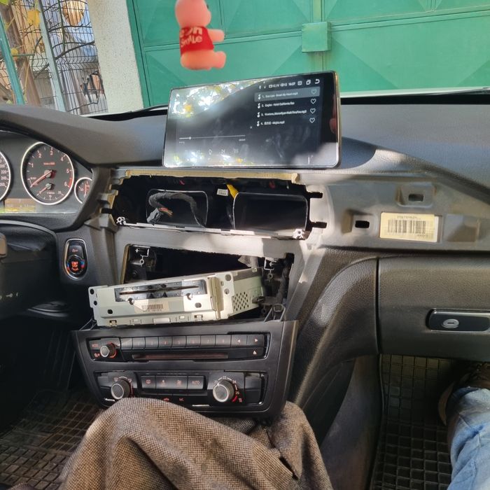 Navigatie android BMW F30 Carplay Waze YouTube GPS