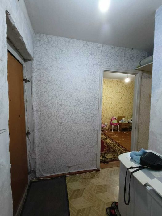 продам 1 комн момышулы 92