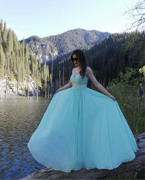 Шикарное вечернее платье