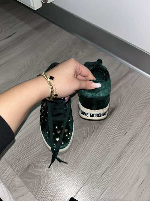 Adidasi moschino