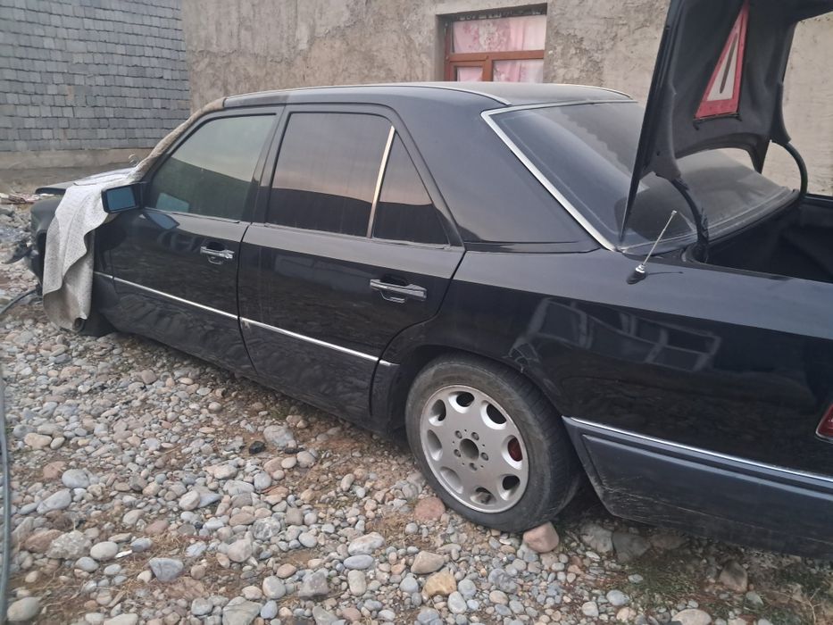 Мерседес  124 2.8