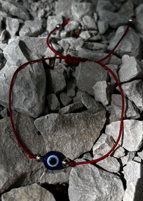 Червен Конец гривна различни елементи