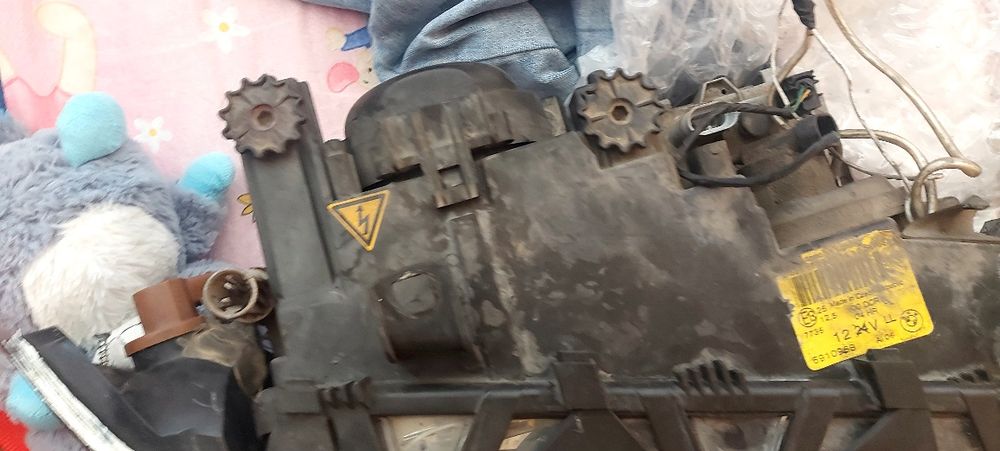 Продавам фарове за е46
