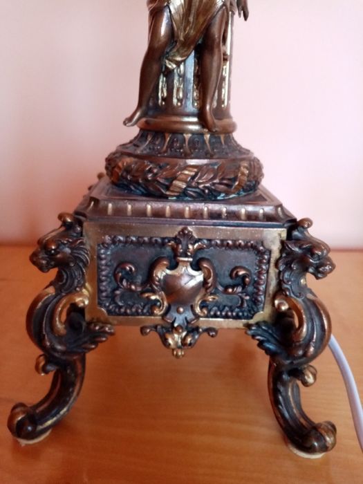 Veioza de cupru/bronz cu statuie zeiță cu torta, 54 cm