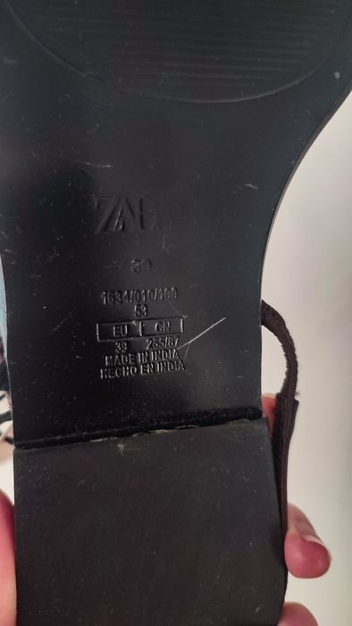 Кожаные сандали Zara