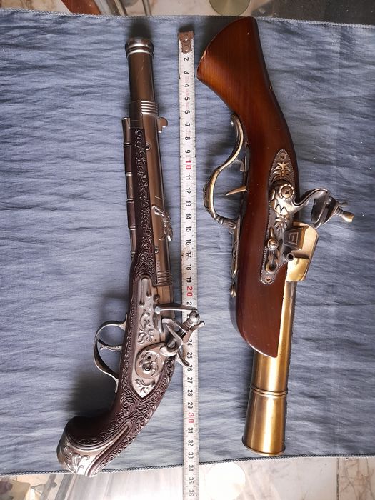 3 бр. Реплики на стари пищови и ретро лупа