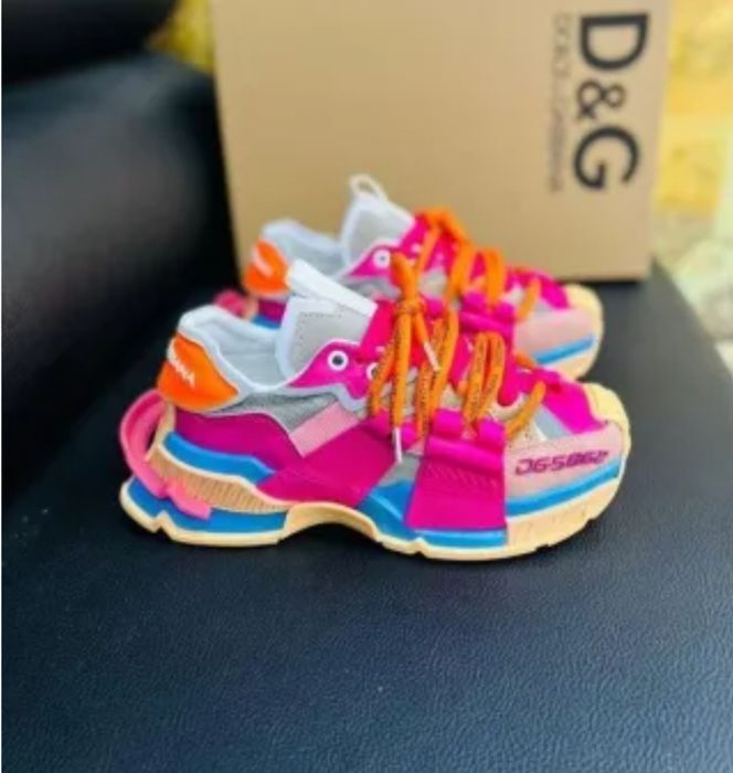 Стилни дамски сникърси