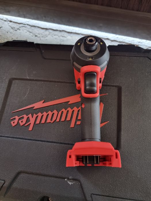 Ударен винтоверт импакт milwaukee m18 fid3