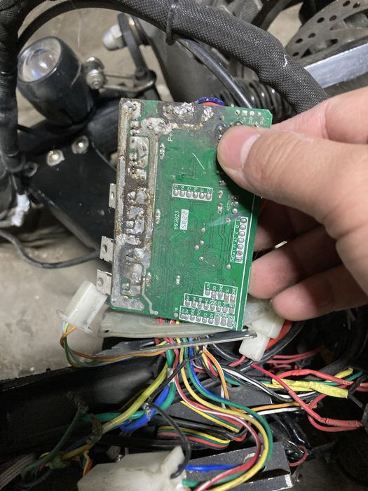 Продам самокат kugoo m4 pro