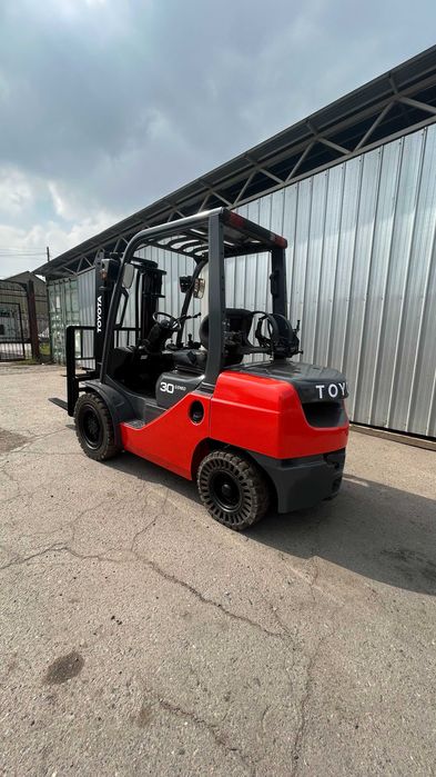 Вилочный погрузчик (кара)