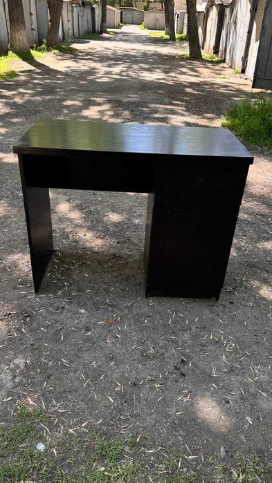 500 т.с. Офисные столы (парты) с ящиками, б/у — 5 штук