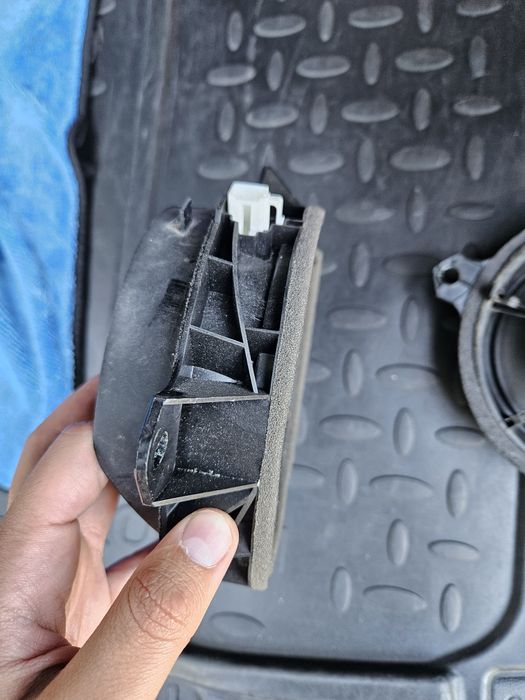 Boxe / difuzoare spate Toyota Corolla E210 .