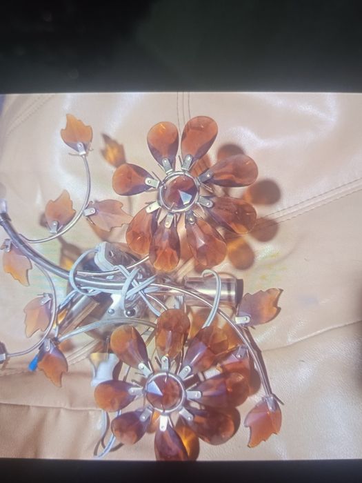 Продам люстры разные и светильники