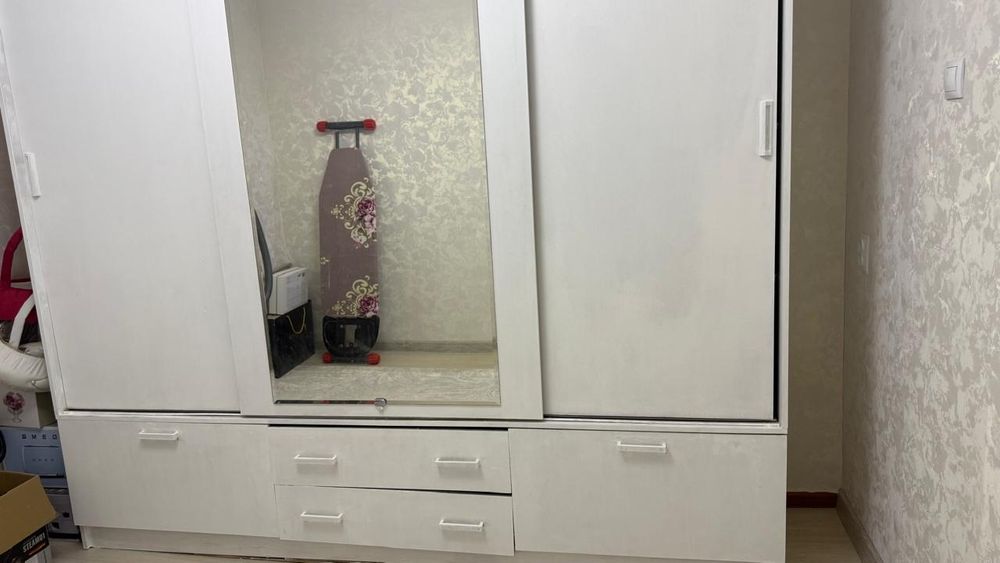 Шифоньер б/у отличное состояние