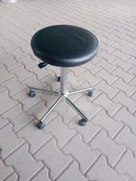 Продам кресло красное