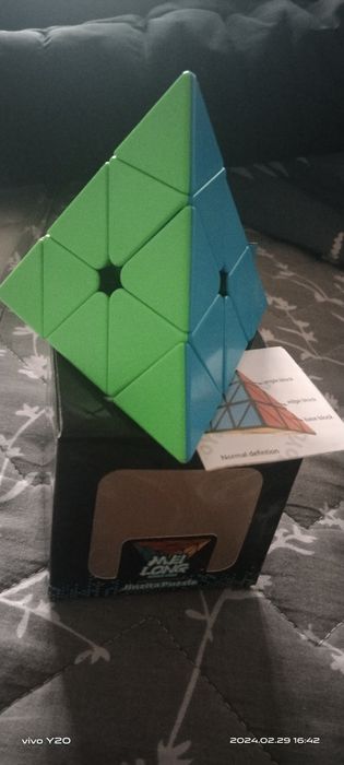 Kubik rubik peramida
