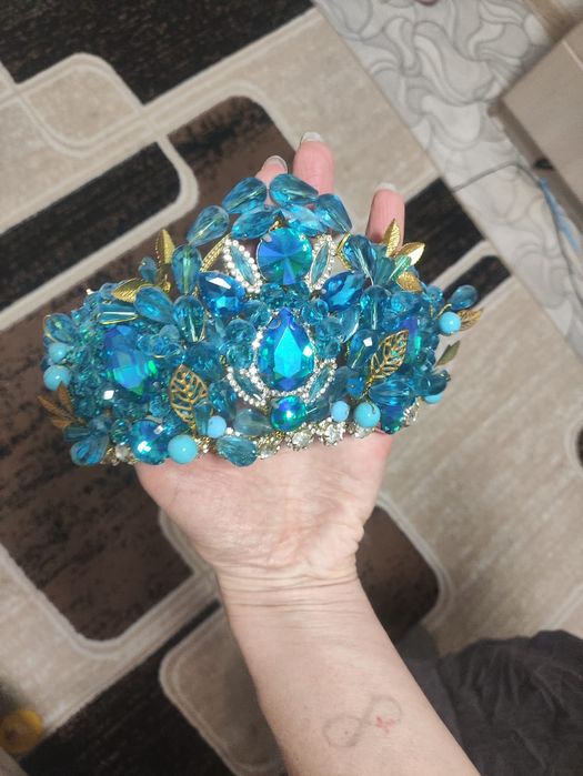 Продам очень красивую диадему