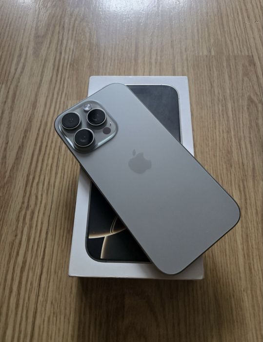 Продам iPhone 16 Pro новый