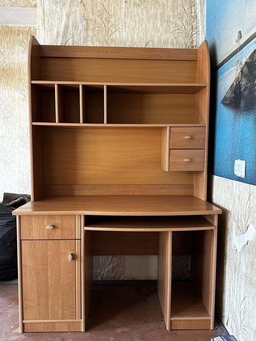 Срочно продам компьютерный стол
