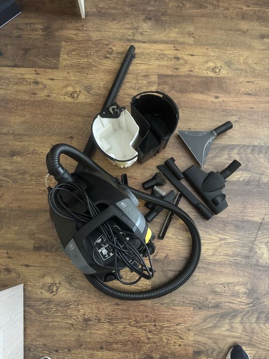 Перяща прахусмокачка Karcher se 6.100