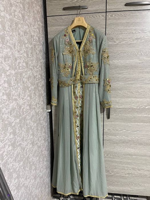 Красивое национальное платье