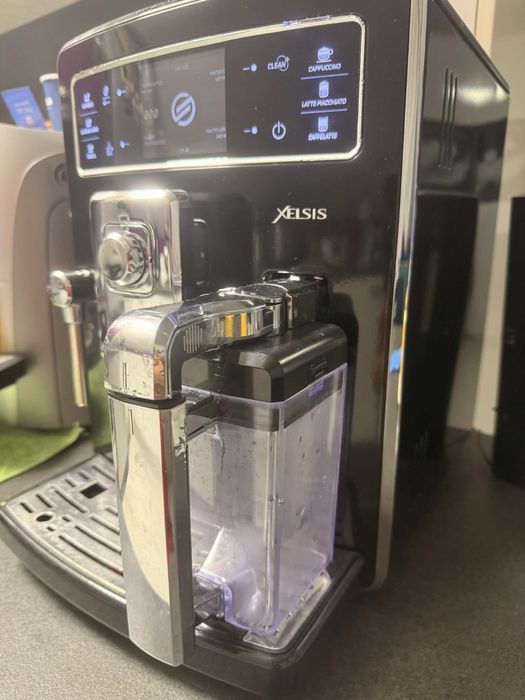 Кафеавтомат Saeco Xelsis HD8943 – Премиум клас, Отлично състояние