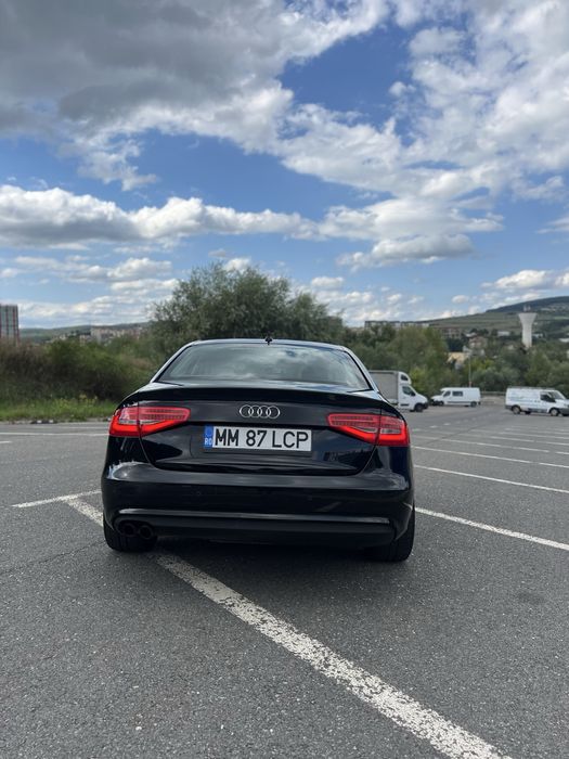 Audi A4 B8.5 2.0 TDI 177CP S line Navi Distronic Incalzire scaune